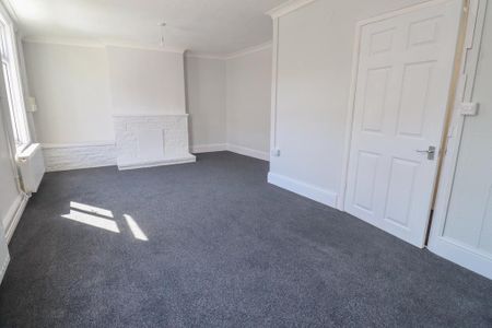 3 bedroom maisonette to rent - Photo 4