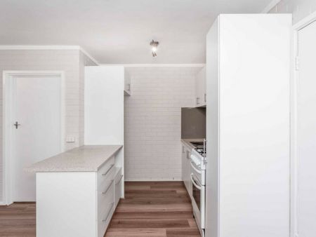 Freshly updated, in Vibrant Victoria Park - Photo 5