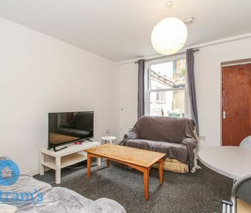 5 bed Apartment for Rent - Photo 3