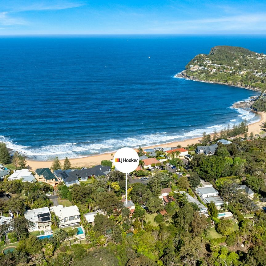 TIMELESS COASTAL ELEGANCE - PRIVATE PALM BEACH SANCTUARY - Photo 1