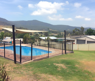HOME WITH MOUNTAIN VIEWS! - Photo 2