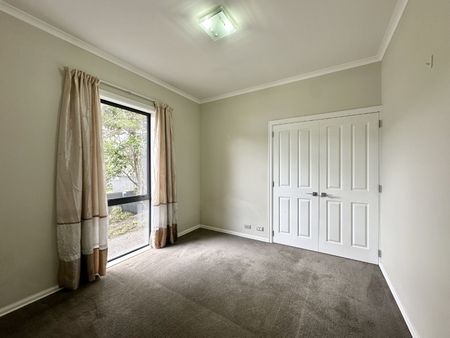 3 Bedroom Home in Manor Park - Photo 4