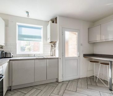 5 bedroom semi-detached house to rent - Photo 2