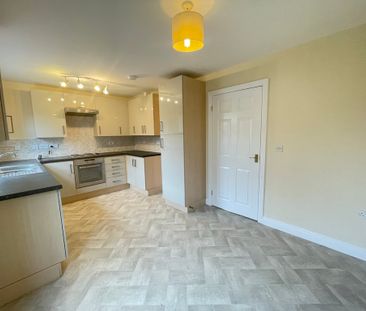 3 bedroom Semi-Detached House to let - Photo 1