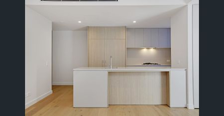 Oversized balcony and full size kitchen! - Photo 2