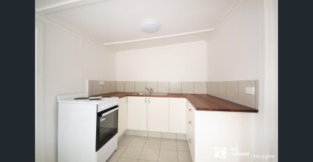 RECENTLY RENOVATED COTTAGE - Photo 4