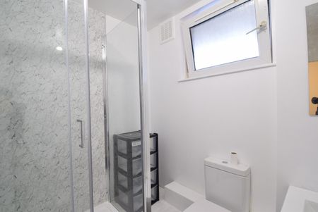 Room in a Shared House, Benham Close, SW11 - Photo 4