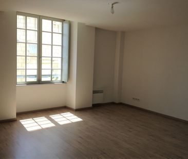 Location Appartement 2 pièces 60m² SAUMUR 49400 - Photo 2