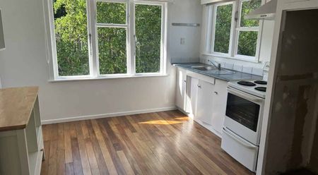 Comfort, space and charm in a great location - Photo 2