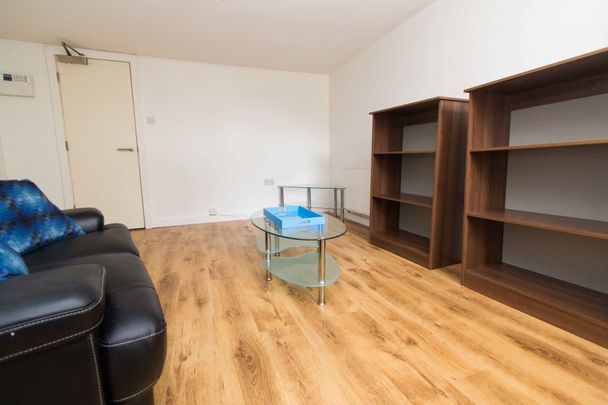 Flat 1, 32 BRUDENELL AVENUE Leeds - LS6 1HD - Photo 1