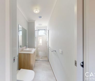 22 Zoe Lane, Officer - Photo 4