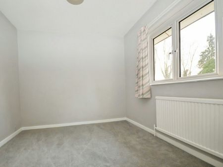 Terraced House to rent on - Photo 2