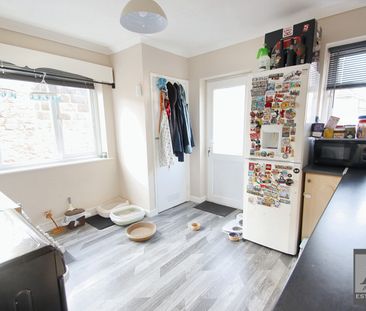 2 Bedroom Ground Floor Flat - Photo 4