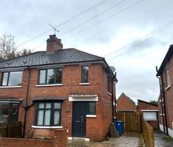 Part Furnished 2 bedroom semi detached - Photo 3