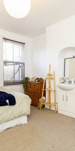 Modern Apartment - Photo 3