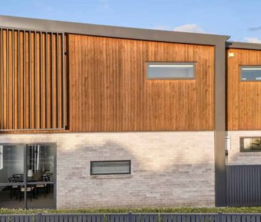 Beautiful and Easy Townhouse Living - Photo 3