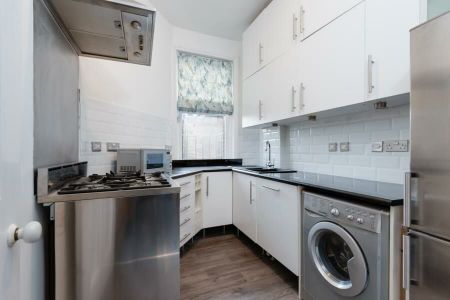 1 Bedroom Apartment To Let - Photo 3