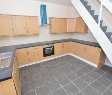 2 bedroom terraced house to rent - Photo 3