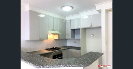 Stunning & Spacious Apartment In Prime Location - Photo 2