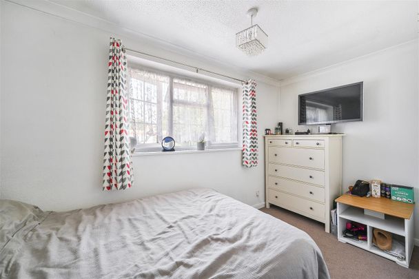 To Let 3 Bed House - End Terrace - Photo 1