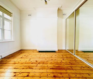 Freestanding 3 Bed, 2 Bath House with Backyard and Parking**1st Ope... - Photo 2