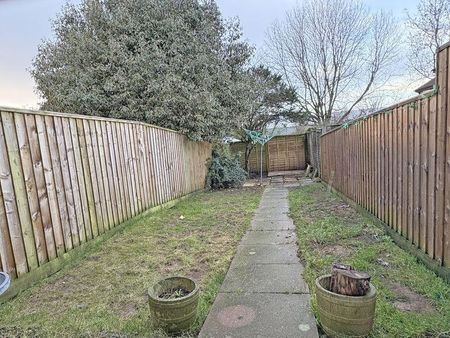 2 bedroom terraced house to rent - Photo 3