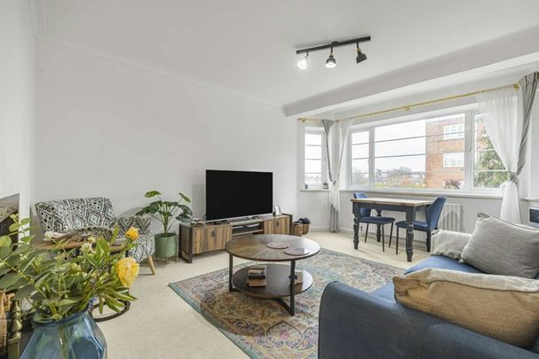 Sheen Court, TW10, London - Photo 1