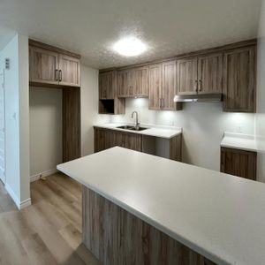 Beau grand 5 1/2 entièrement rénové - Photo 2