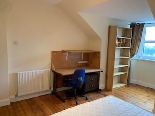 3 bedroom flat to rent - Photo 5