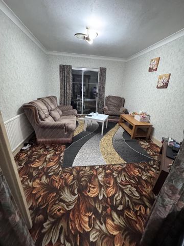 3 bedroom semi-detached house to rent - Photo 2