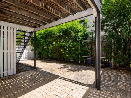 81 Victoria Terrace, Greenslopes QLD 4120 - House For Rent | Domain - Photo 5