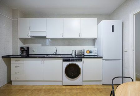 Plaza del Conde del Valle de Súchil, Madrid, Community of Madrid 28015 - Photo 4