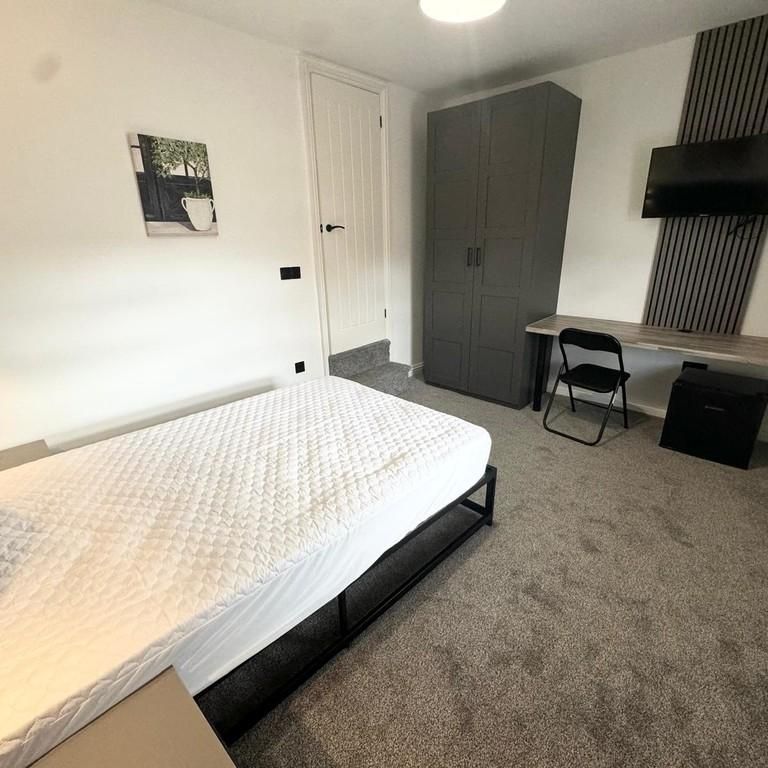 1 bedroom in a house share to rent - Photo 1