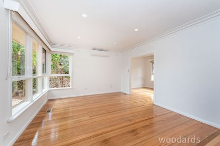 Renovated and Beautifully Presented Family Residence in well Sought-After Neighbourhood - Photo 2