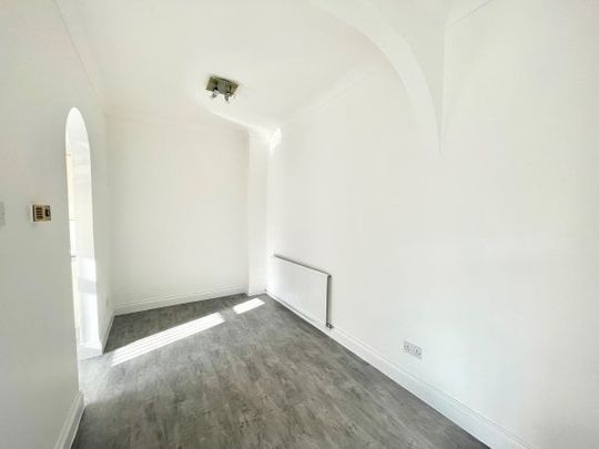 Hayling Avenue, Baffins - Photo 1