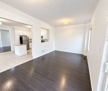 For Lease - 1260 Mccron Crescent, Newmarket, Ontario - Photo 2