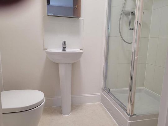 2 bedroom property to rent - Photo 1