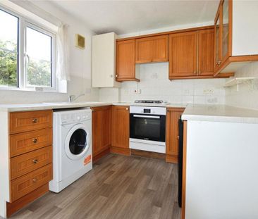 2 bedroom end of terrace house to rent - Photo 2