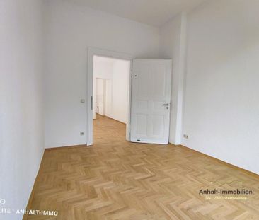 Wohn(t)raum mit Altbauflair: 2,5 Zimmer zum Verlieben - Photo 4