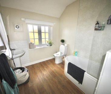 2 bedroom terraced house to rent - Photo 4