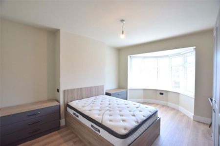 3 bedroom flat to rent - Photo 4