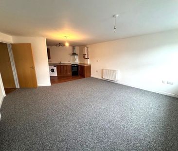 2 Bedroom Flat / Apartment - Northam Road, Northam - Photo 3