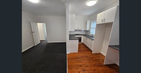 First floor 1 bedder newly painted and close to shops and transport in Kogarah - Photo 3