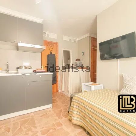 Alquiler de estudio en Camino Suárez - Photo 1