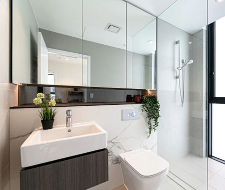 Contemporary & Modern Living ** Available Now ** - Photo 4