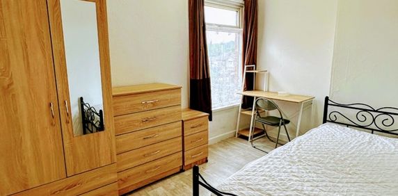 3 Bed Terraced House, Irving Road, CV1 - Photo 2