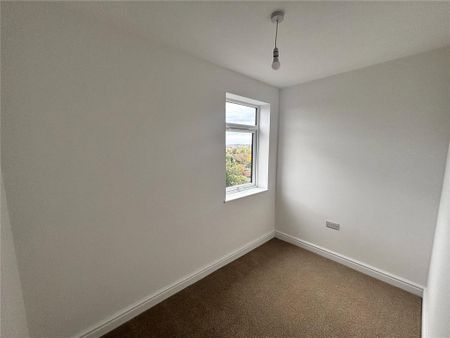 3 bedroom end of terrace house to rent - Photo 4
