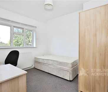 4 bedroom semi-detached house to rent - Photo 3