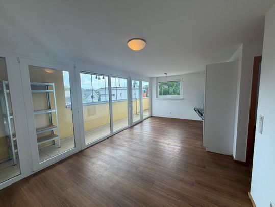 Charmante 2-Zimmer-Wohnung mit Loggia, Einbauküche & Parkplatz - Photo 1