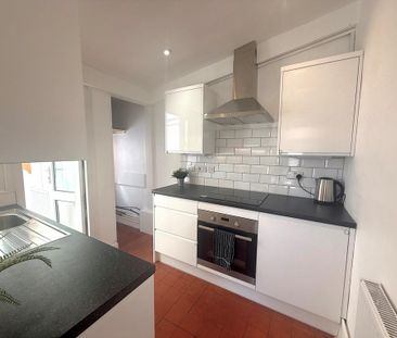 2 bedroom semi-detached house to rent - Photo 5
